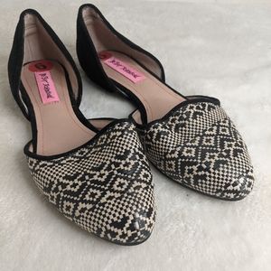 Betsey Johnson "Cocoh" raffia d'orsay flats tan and black Aztec woven straw